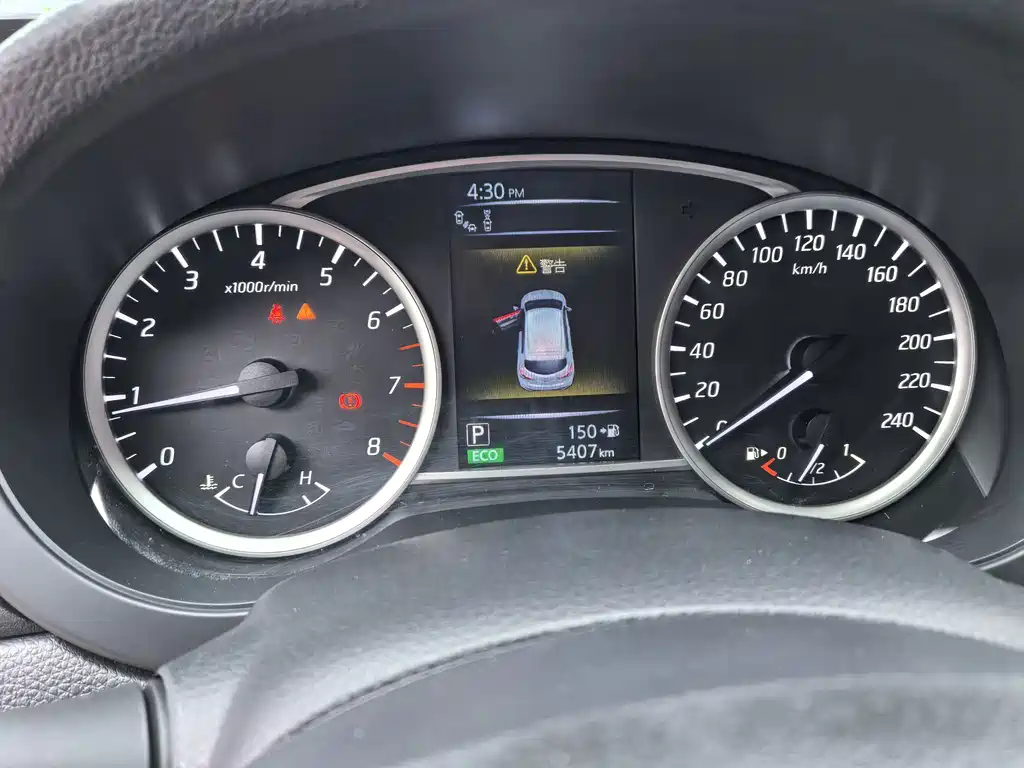 Nissan Tiida — миниатюра 6