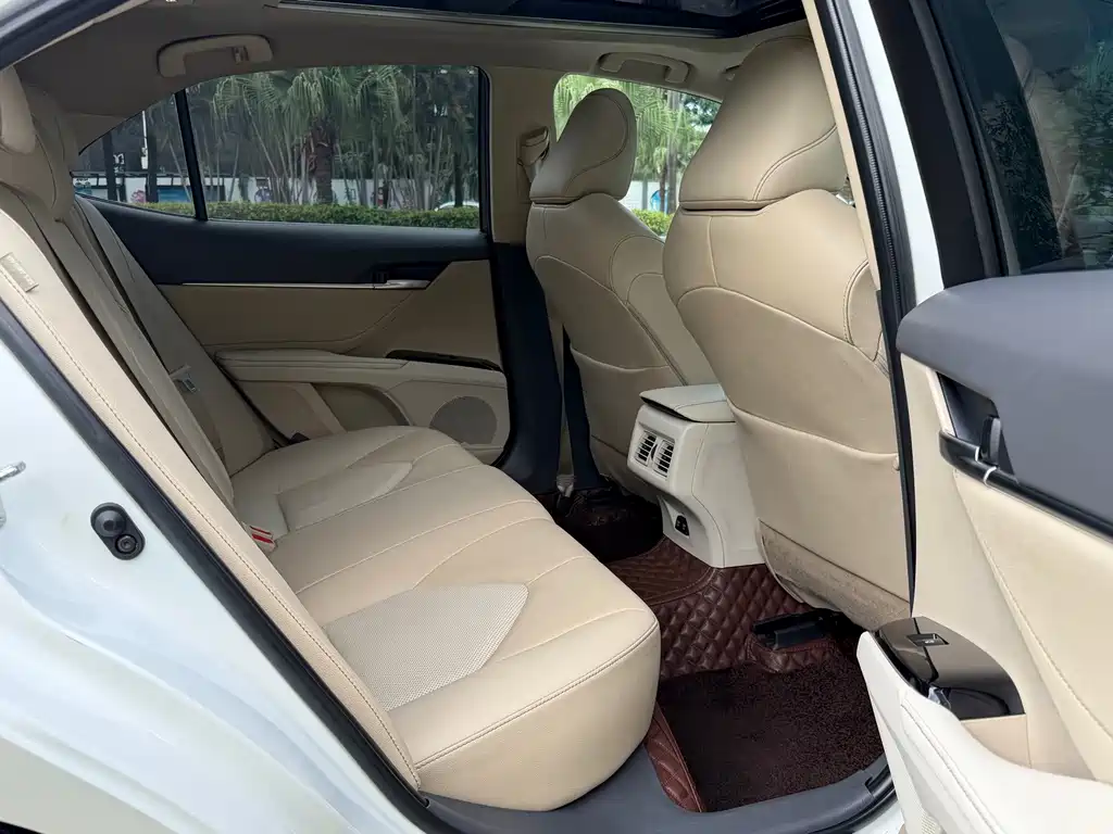 Toyota Camry — миниатюра 11