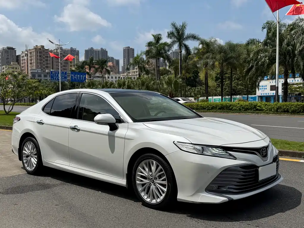 Toyota Camry — миниатюра 3