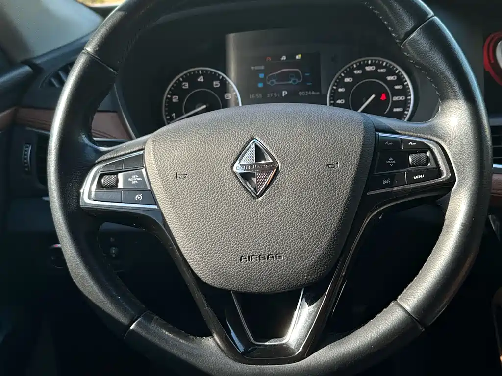 Borgward BX7 — миниатюра 8