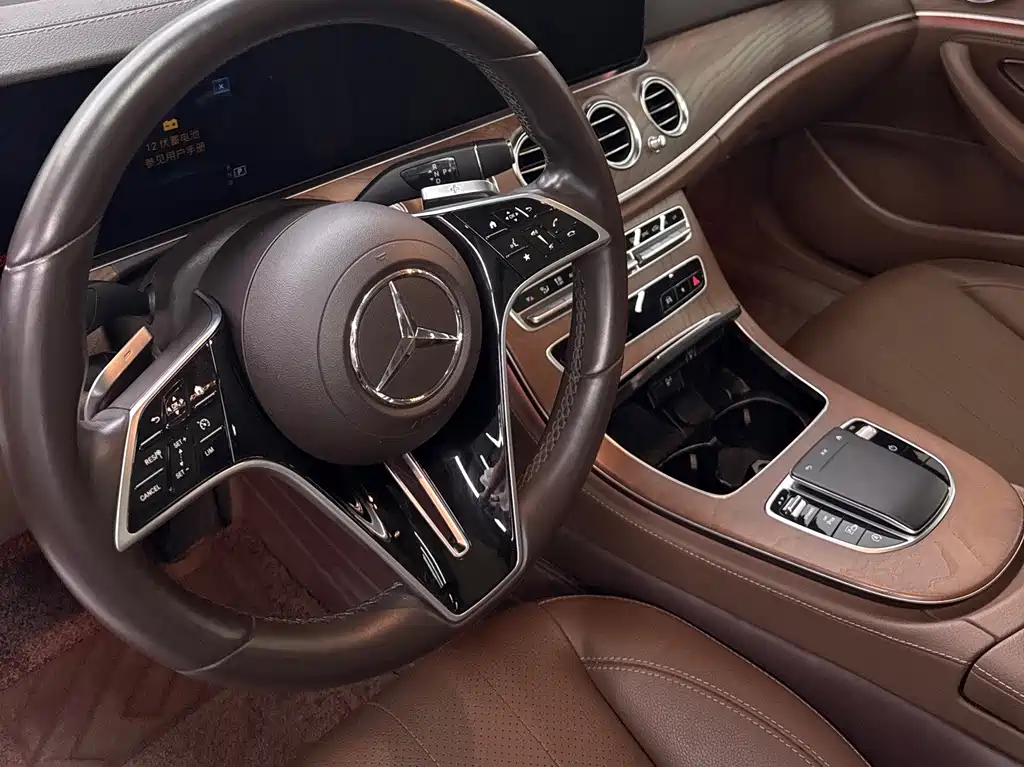 Mercedes-Benz E-Class — миниатюра 5