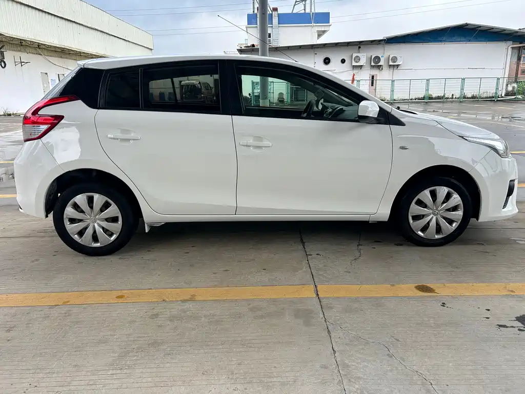 Toyota Yaris L — миниатюра 4