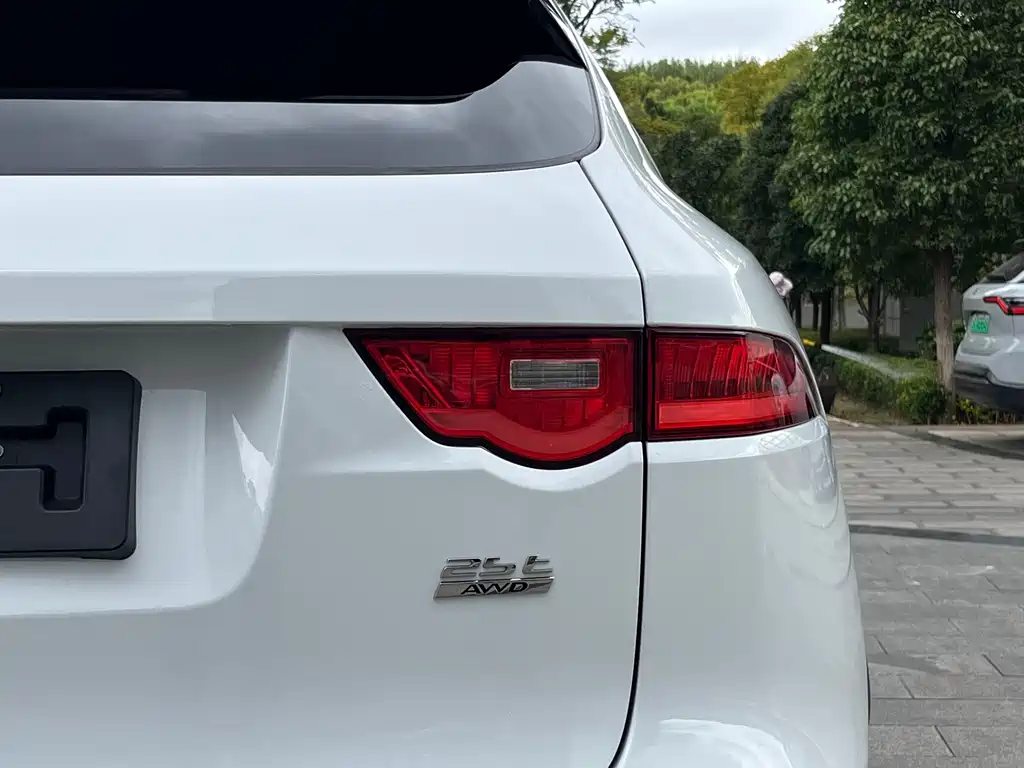 Jaguar F-PACE — миниатюра 23