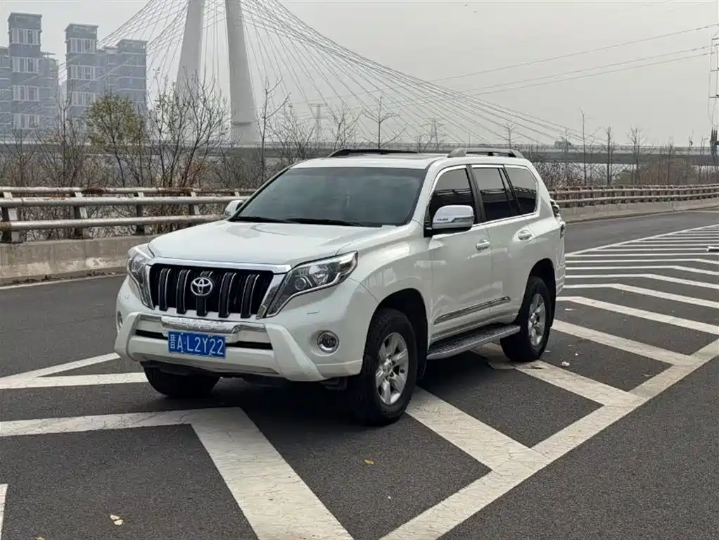 TOYOTA PRADO