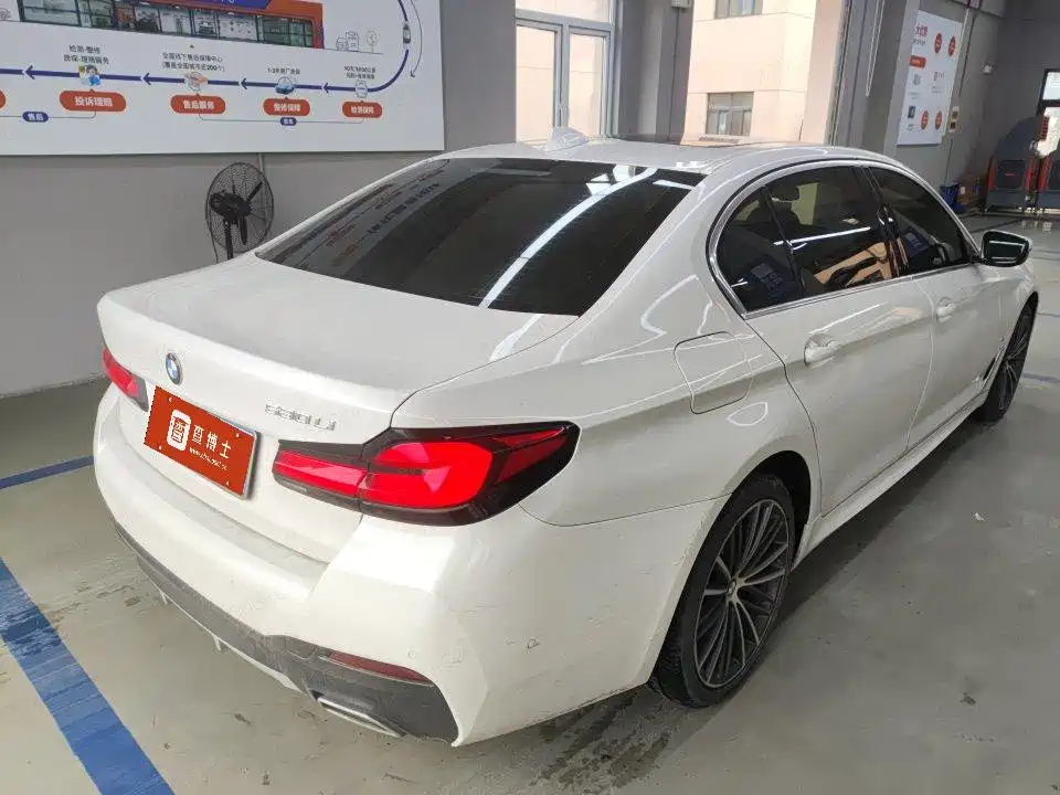 BMW 5 Series — миниатюра 2