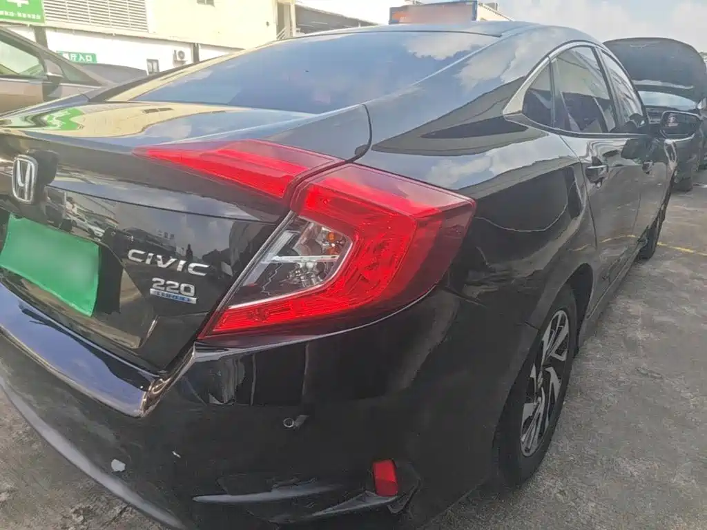 Honda Civic — миниатюра 8