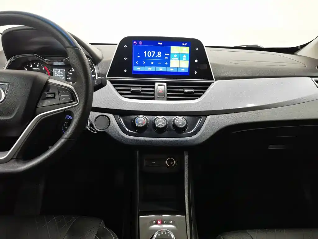 Baojun 310W — миниатюра 12