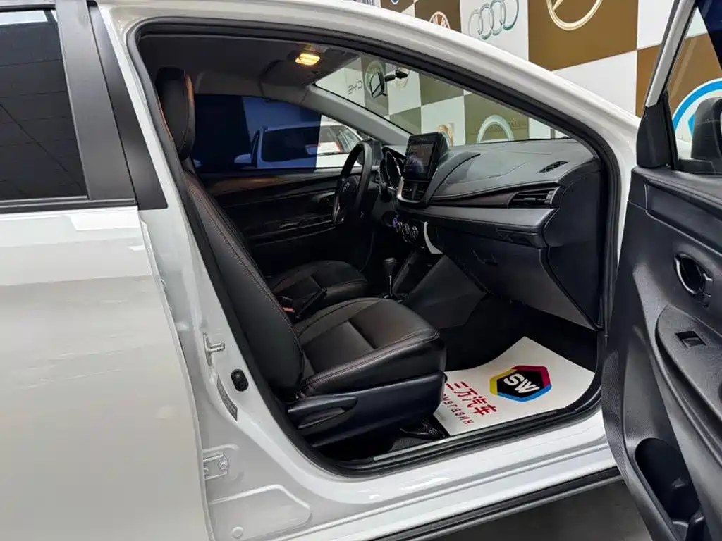 Toyota Yaris L — миниатюра 10