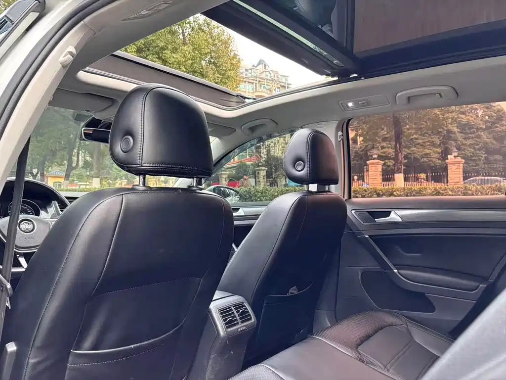 Volkswagen Golf 2019 1.8TSI