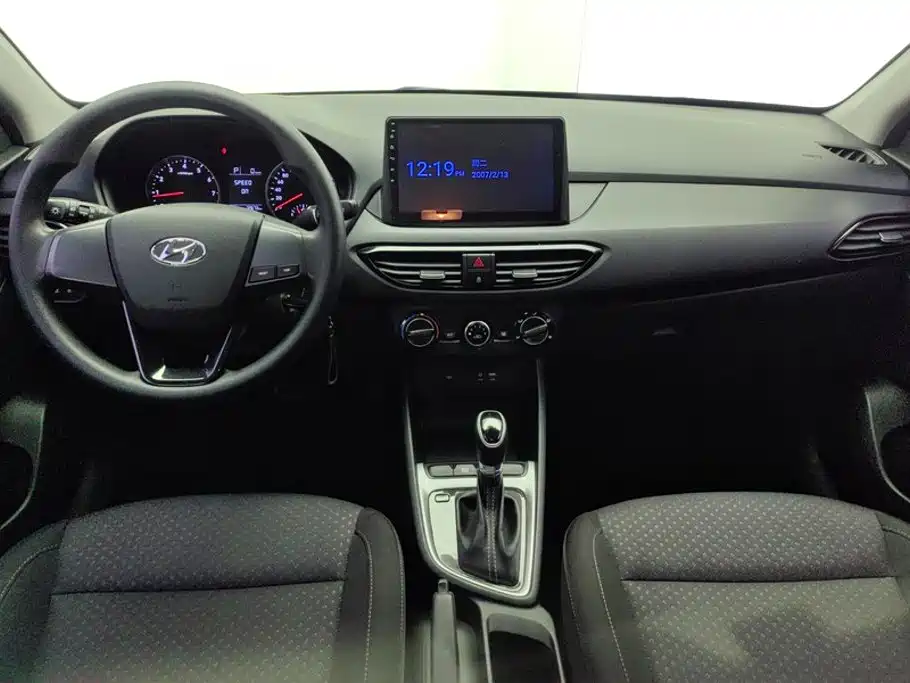 Hyundai Elantra — миниатюра 12