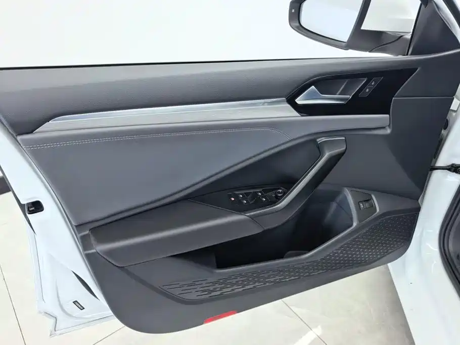 Volkswagen Sagitar — миниатюра 7