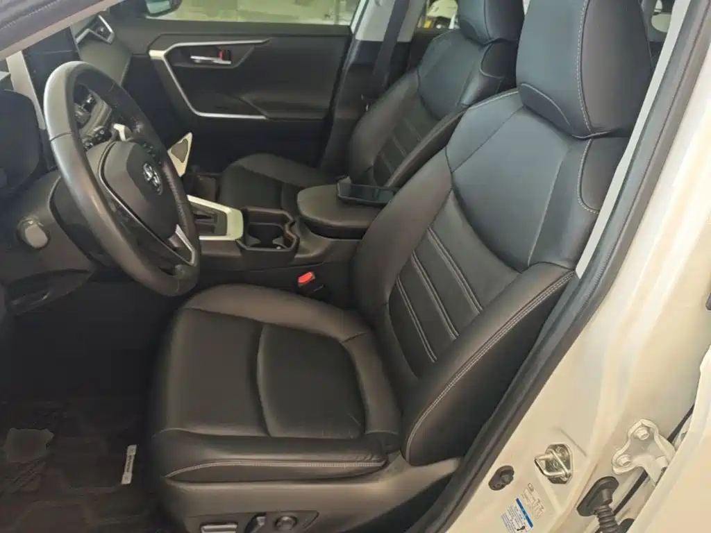 Toyota RAV4 — миниатюра 15