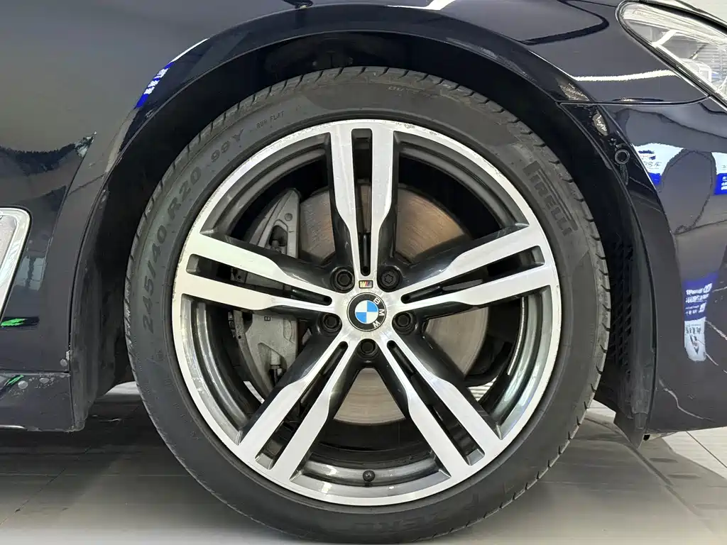 BMW 7 Series — миниатюра 19