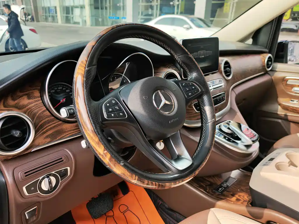 Mercedes-Benz V-Class V 2018 V 260 VI
