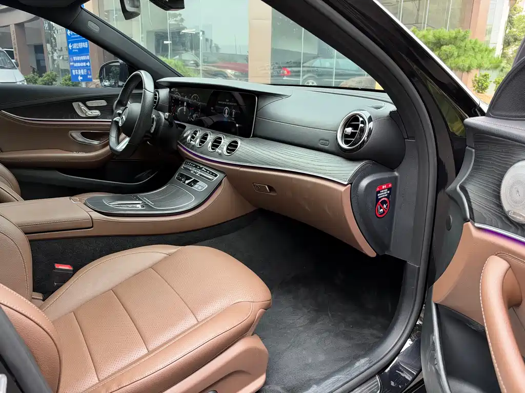 Mercedes-Benz E-Class — миниатюра 12