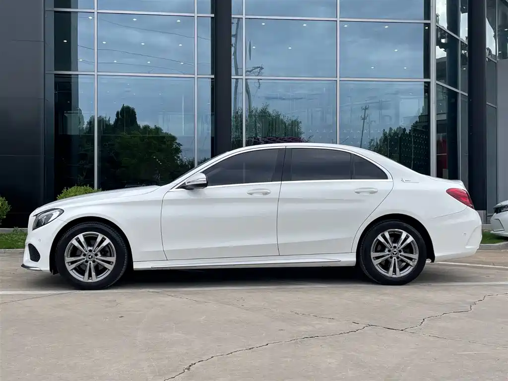 Mercedes-Benz C-Class — миниатюра 5