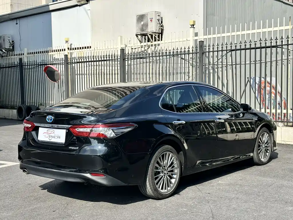 Toyota Camry — миниатюра 13