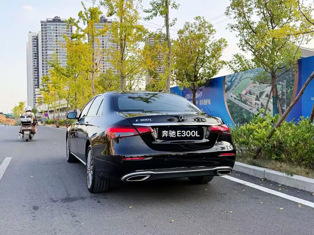 Mercedes-Benz E-Class — миниатюра 7
