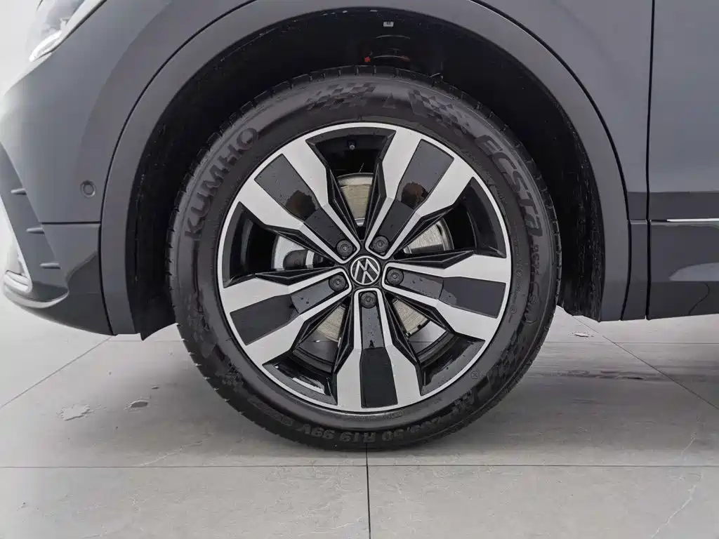 Volkswagen Tiguan L — миниатюра 17