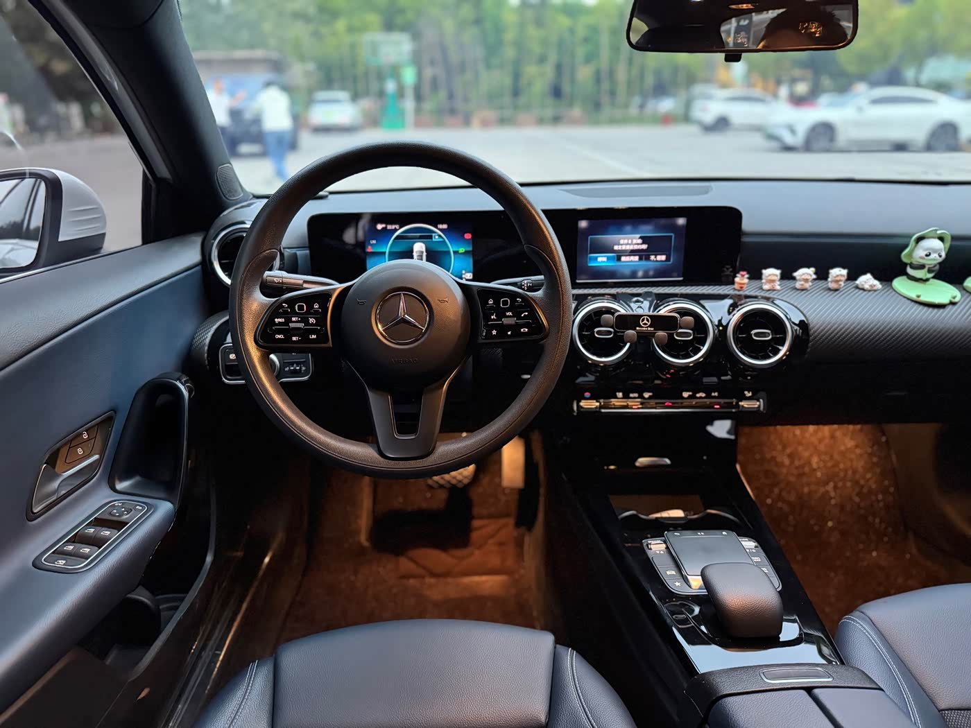 Mercedes-Benz A-Class 1.3 л 2022 г. Белый, пробег 28000 км