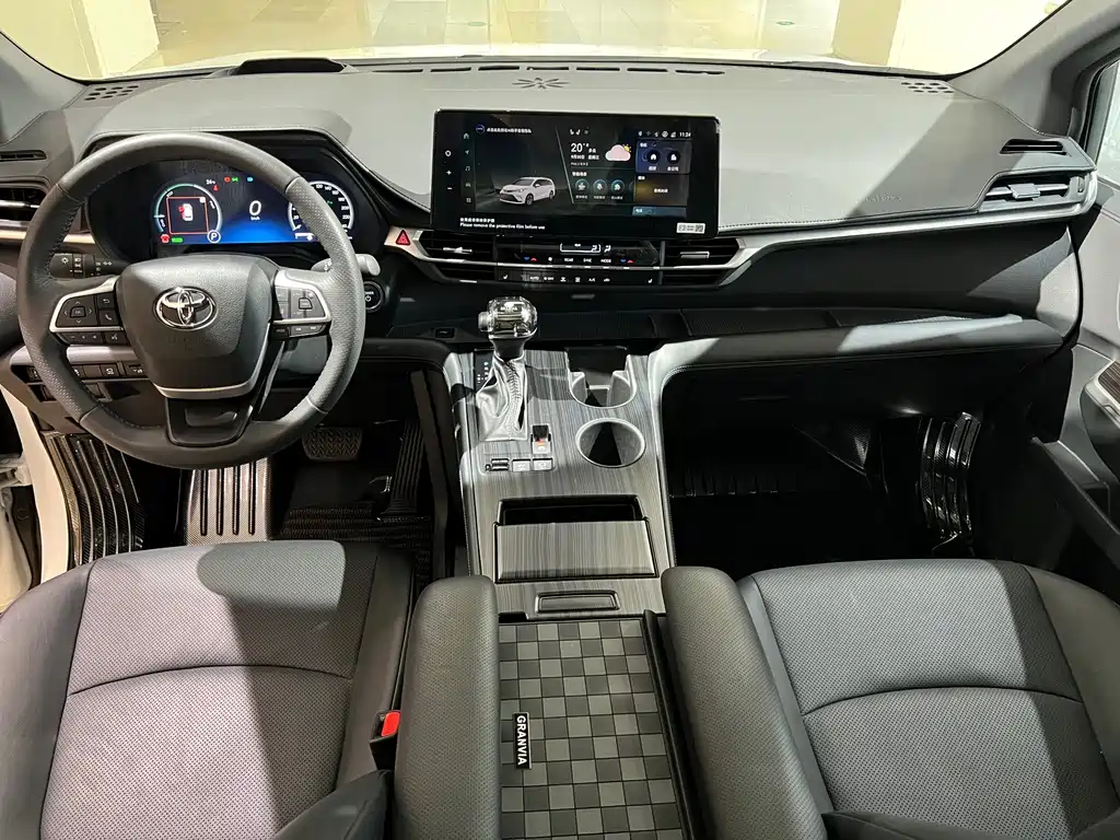 Toyota Granvia — миниатюра 14