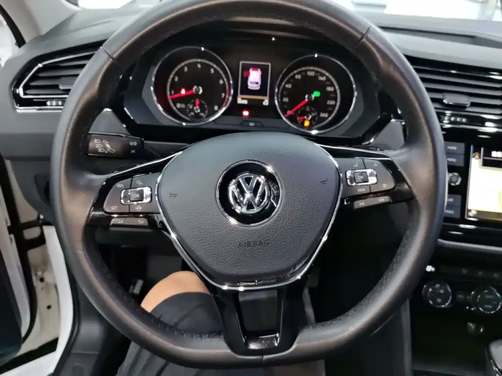 Volkswagen Tiguan L — миниатюра 11