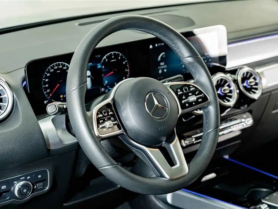 Mercedes-Benz GLB — миниатюра 10