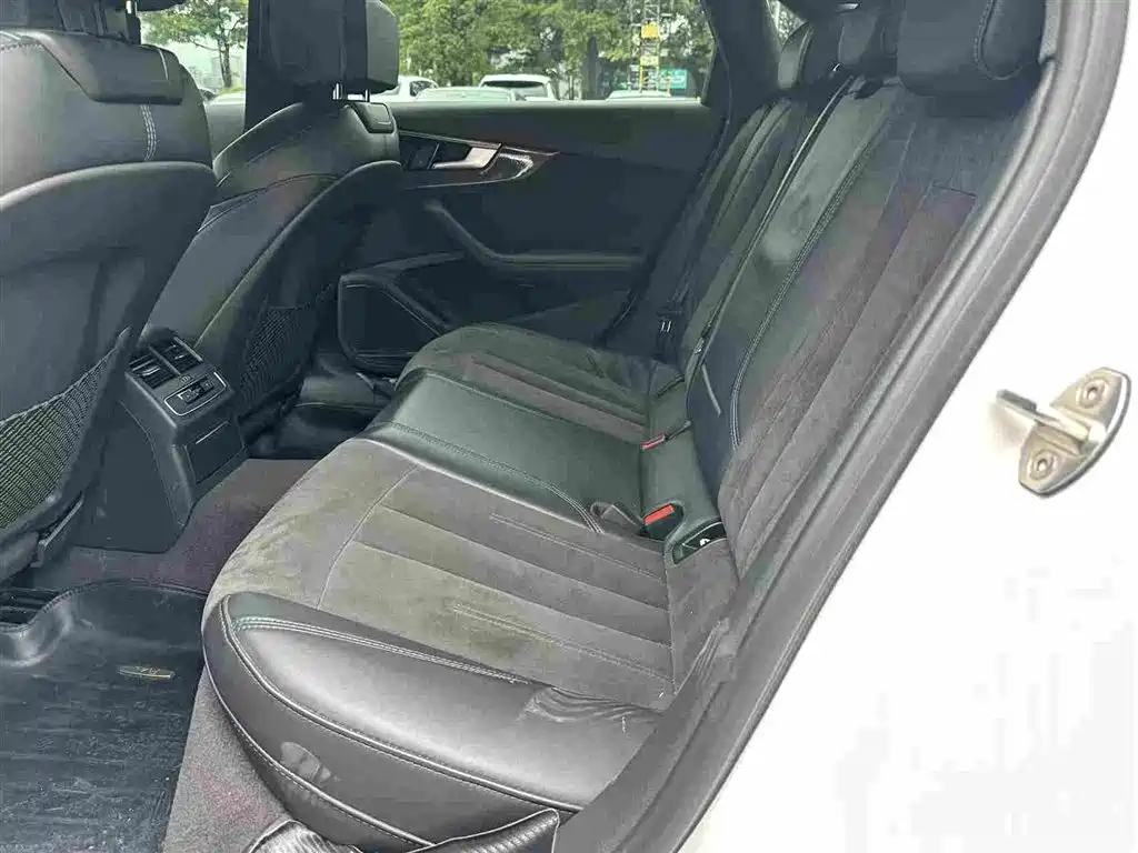 Audi A4L 2023 45 TFSI quattro