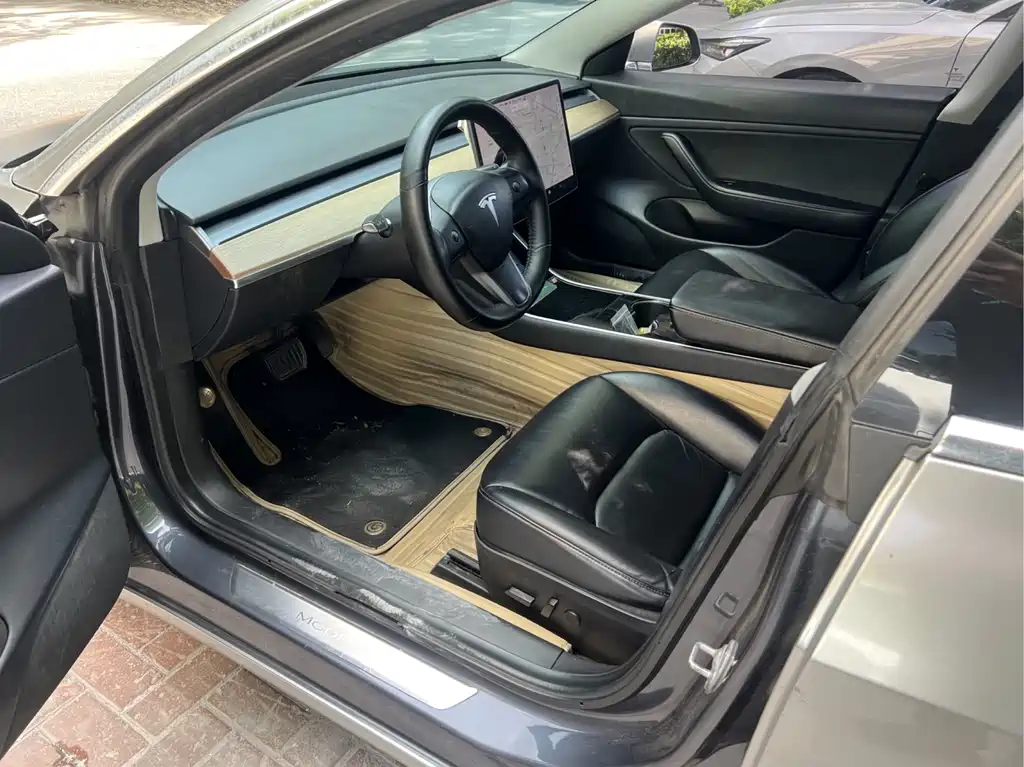 Tesla Model 3 — миниатюра 4