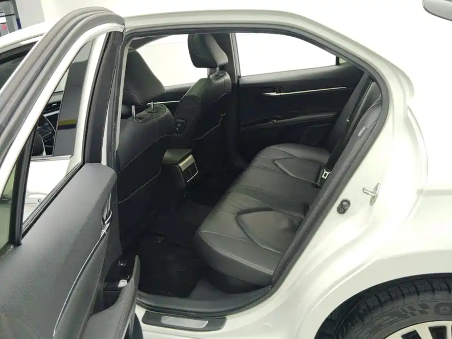 Toyota Camry — миниатюра 11