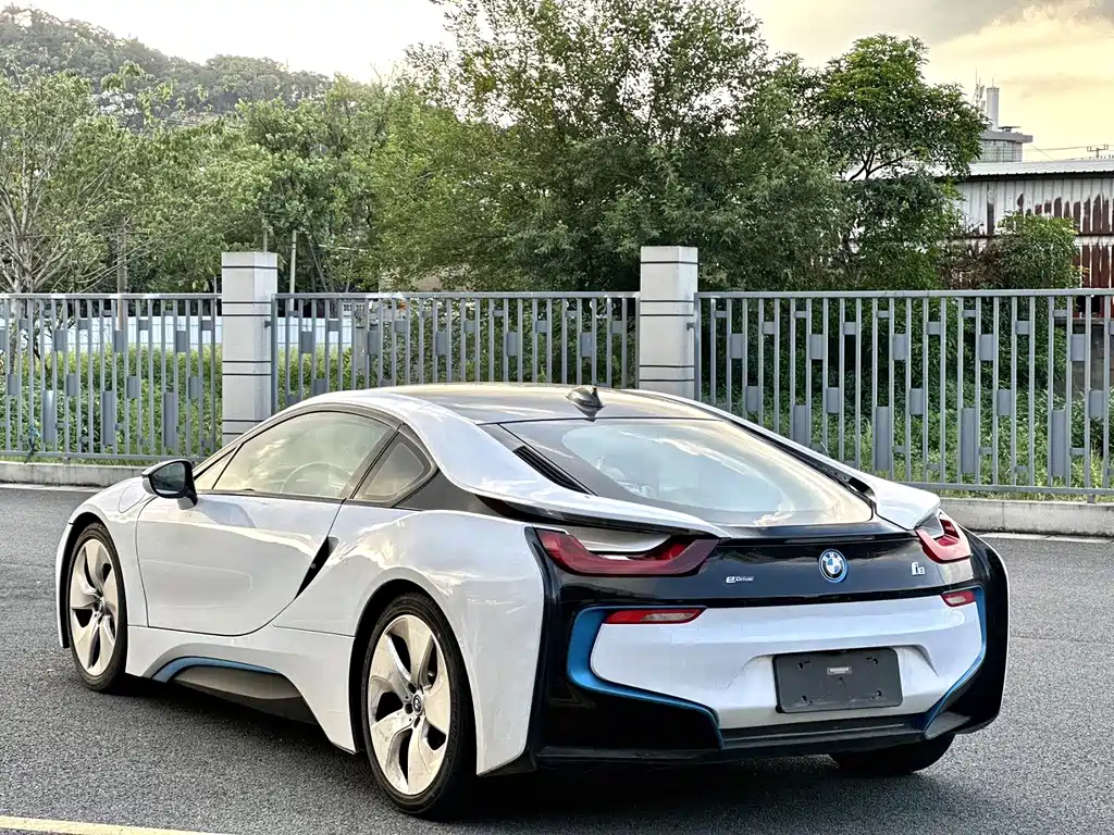 BMW i8
