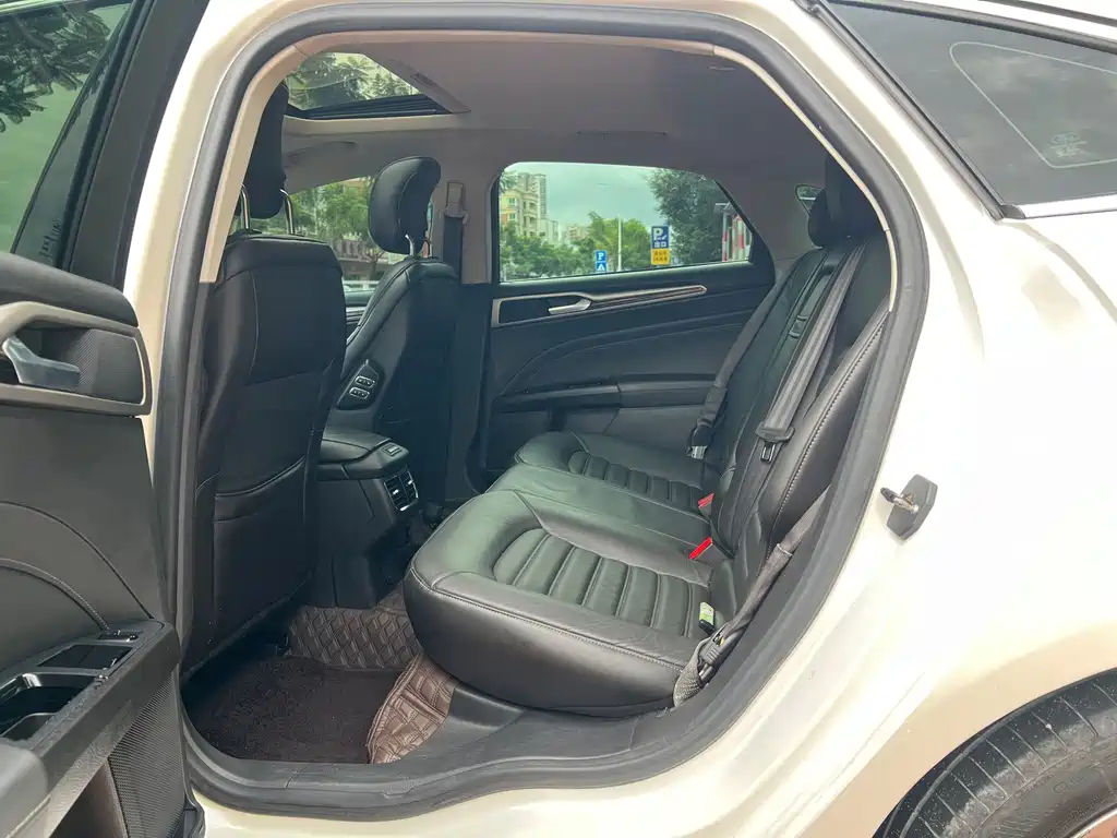 Ford Mondeo — миниатюра 10