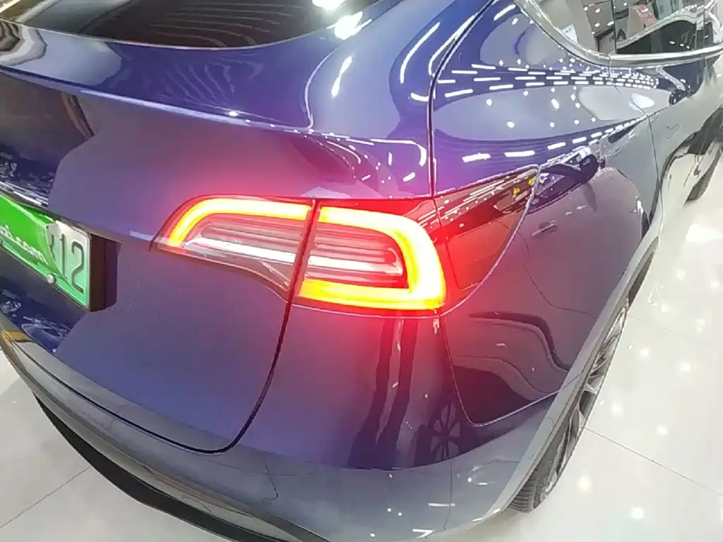 Tesla Model Y — миниатюра 8