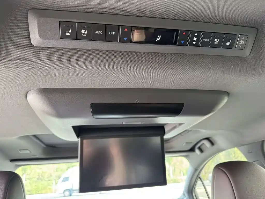 Toyota Granvia — миниатюра 12
