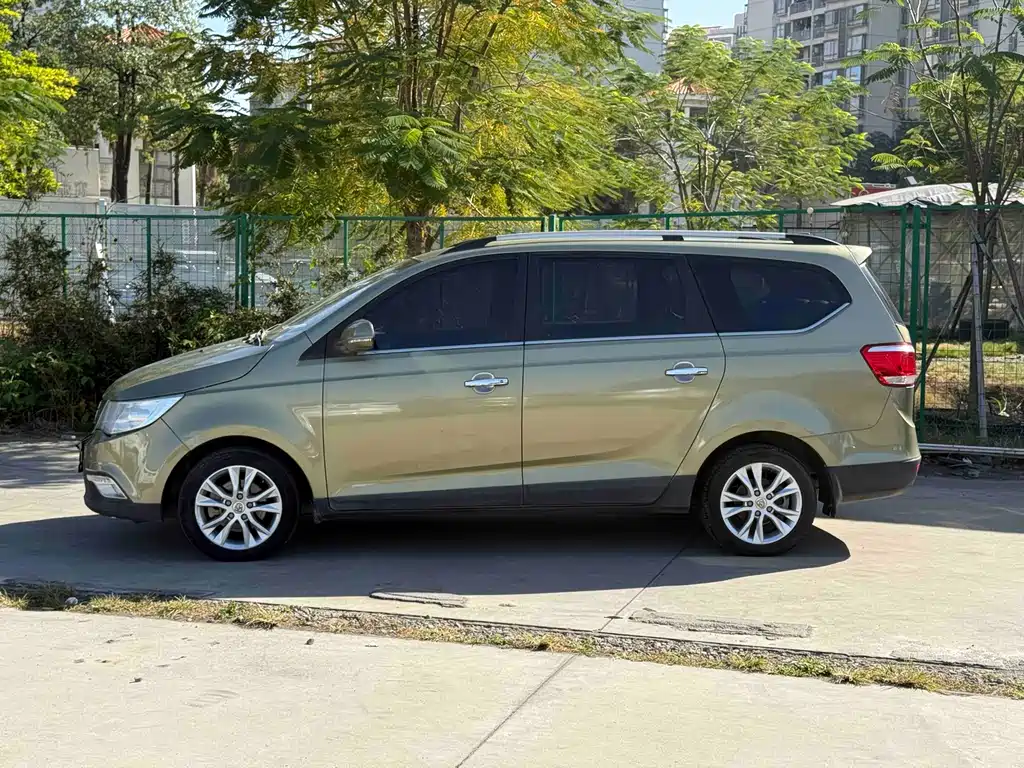 Baojun 730 2014 1.5L MT Comfort 7 мест
