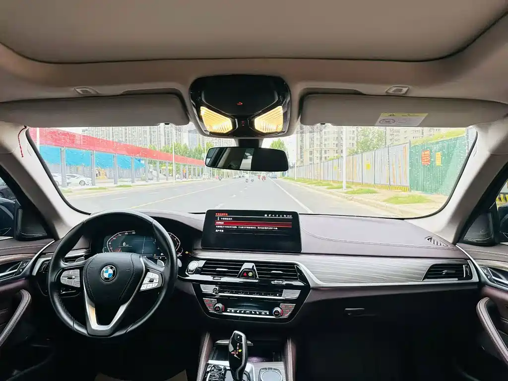 BMW 5 Series — миниатюра 5