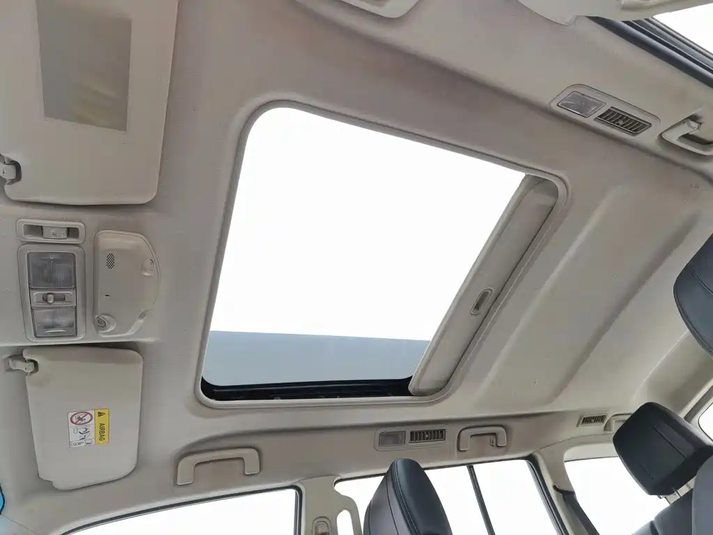 Mitsubishi Pajero (Import) — миниатюра 21
