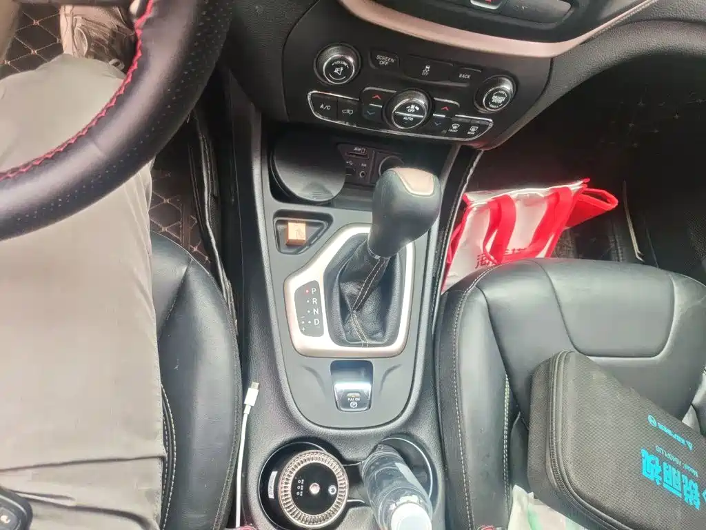 Jeep Cherokee — миниатюра 10