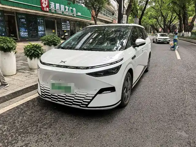 2024 Xpeng X9