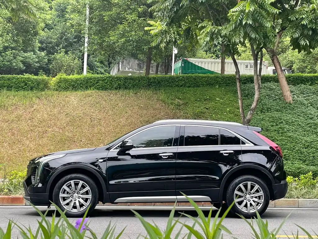 CADILLAC XT4