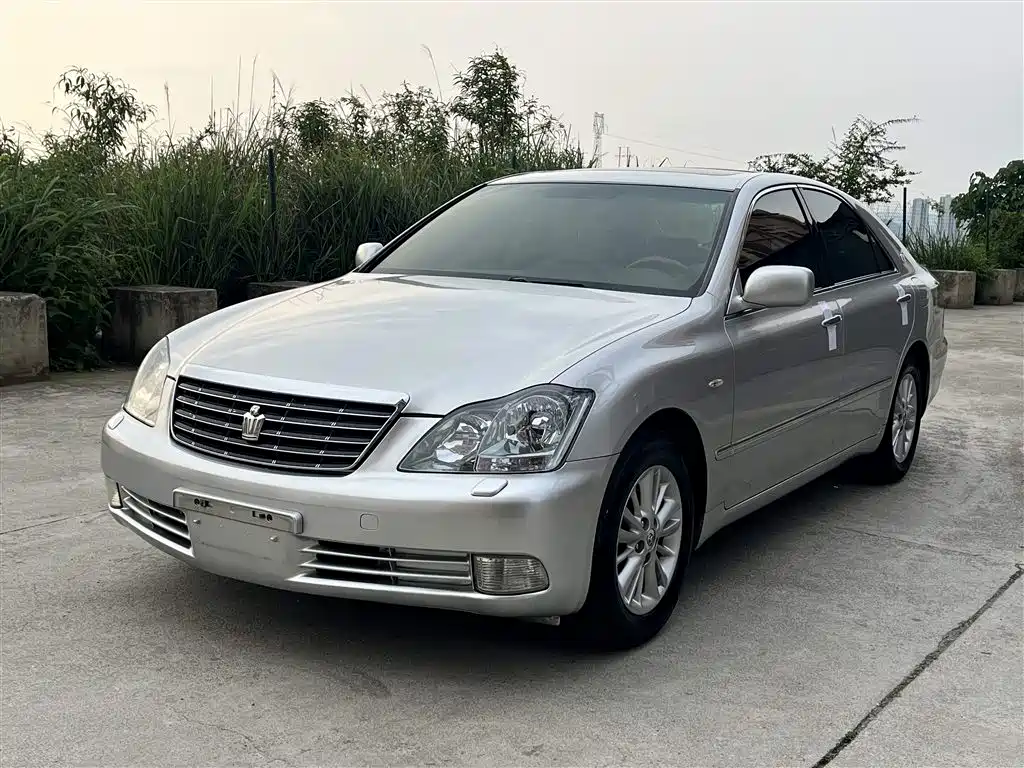 Купить Toyota Crown