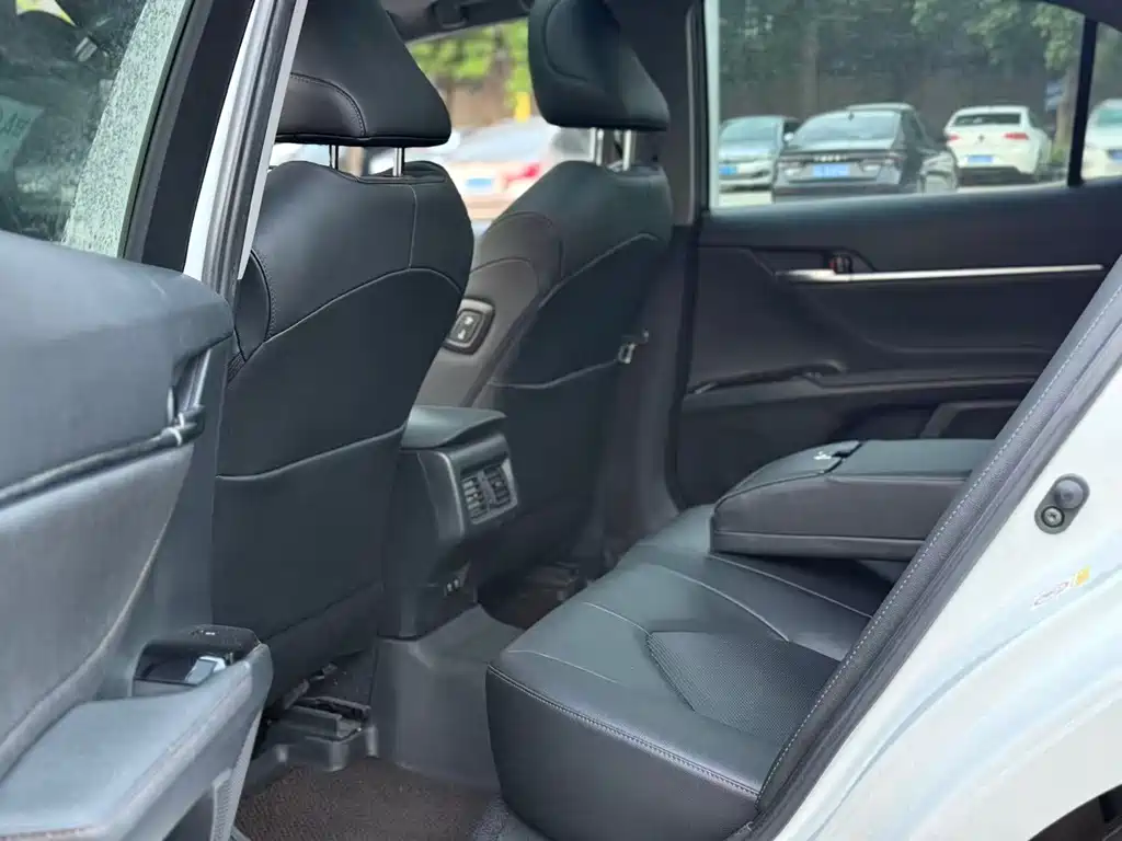 Toyota Camry — миниатюра 6