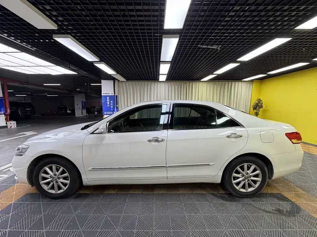 Toyota Camry — миниатюра 9