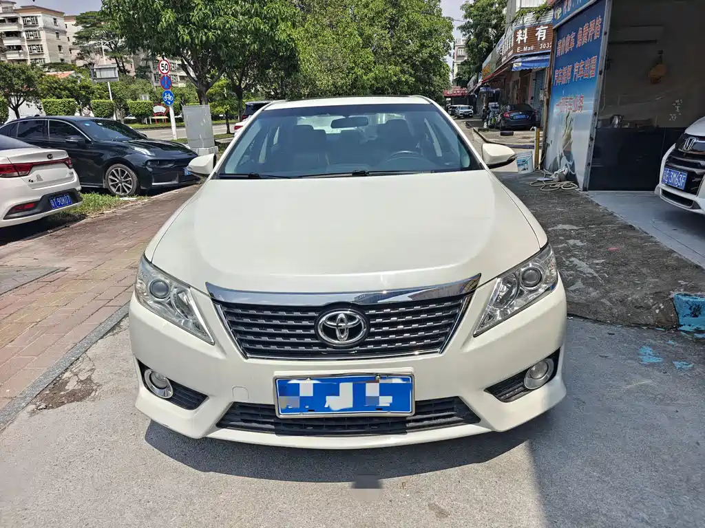 Toyota Camry — миниатюра 3