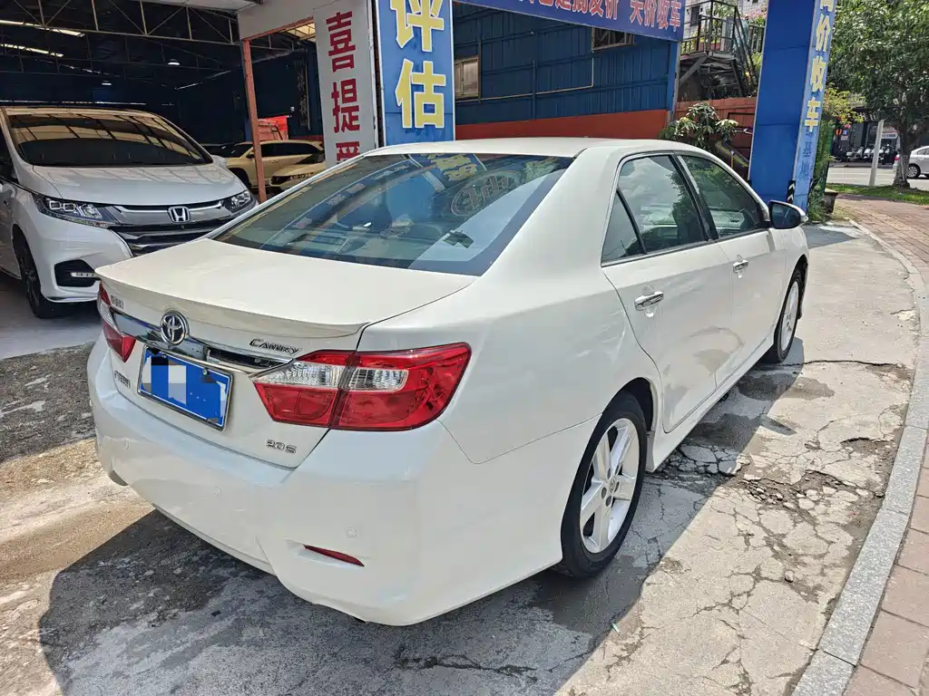 Toyota Camry — миниатюра 4