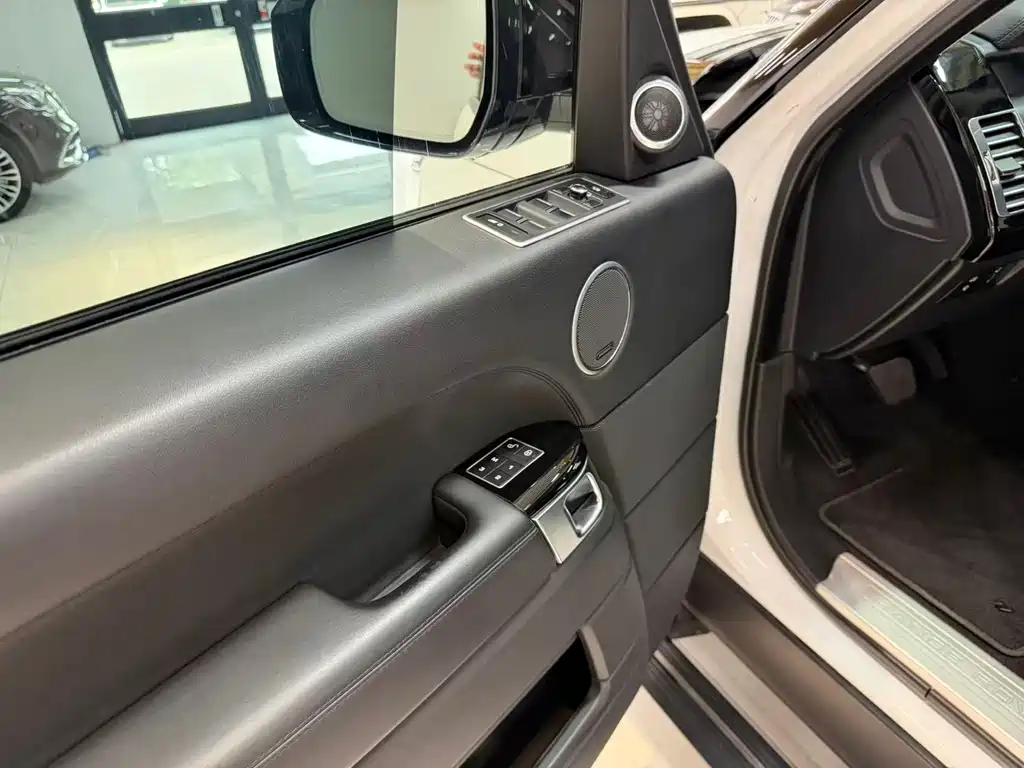 Land Rover Range Rover — миниатюра 14