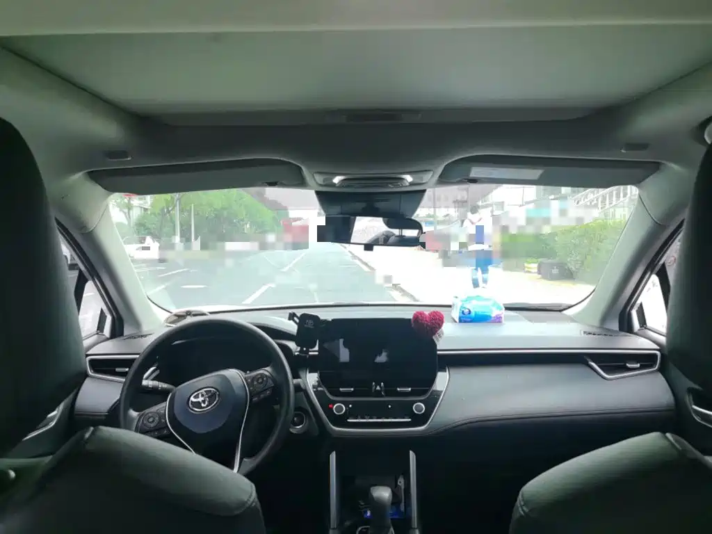 Toyota Corolla Cross — миниатюра 19