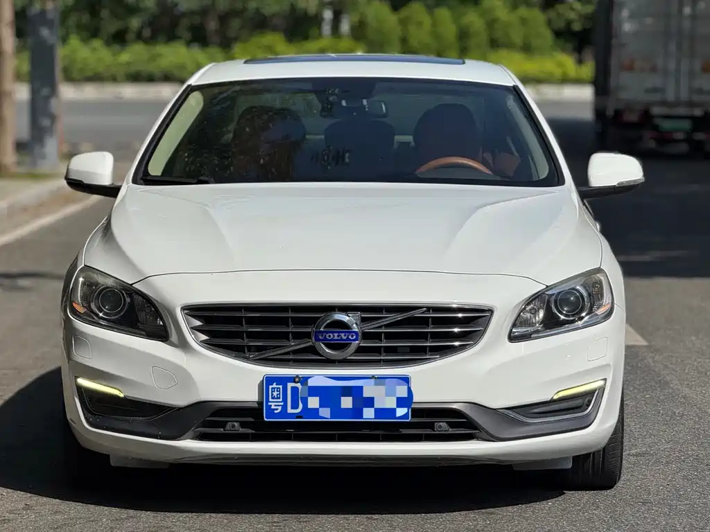 Volvo S60 — миниатюра 2