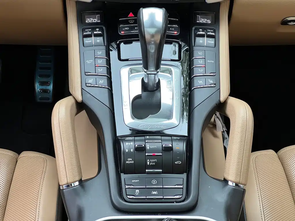 Porsche Cayenne — миниатюра 18