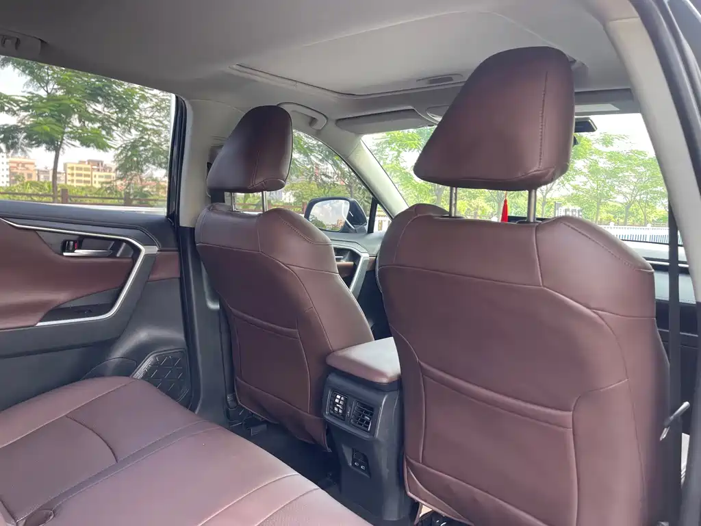 Toyota RAV4 — миниатюра 13